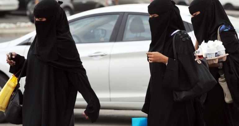 كل ما تريد معرفته: قيادة المرأة في السعودية.. الحاضر يعكس الماضي